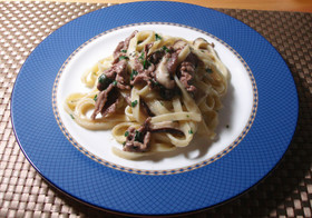 簡単3分牛肉とブリーチーズの濃厚生パスタ