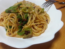 肉味噌とレタスのパスタ