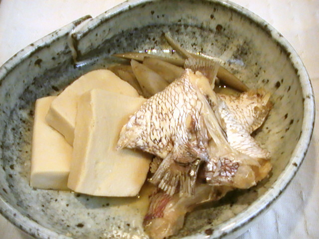鯛のアラと高野豆腐の煮付けの画像