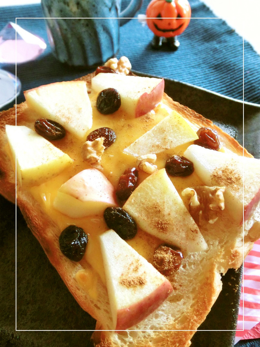 林檎・レーズン・胡桃の蜂蜜チーズトーストの画像