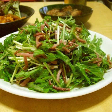 カリカリベーコンと水菜のホットサラダ