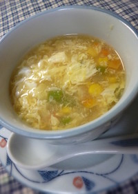 野菜と卵入りのコーンスープ