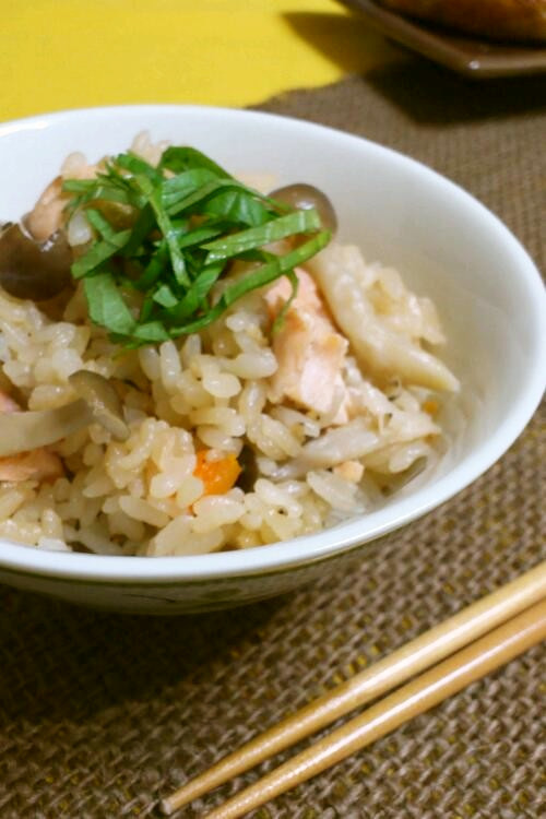 大葉が香る＊鮭としめじの炊き込みご飯の画像