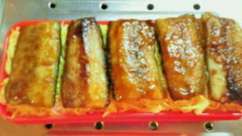 サンマの蒲焼き丼弁当の画像