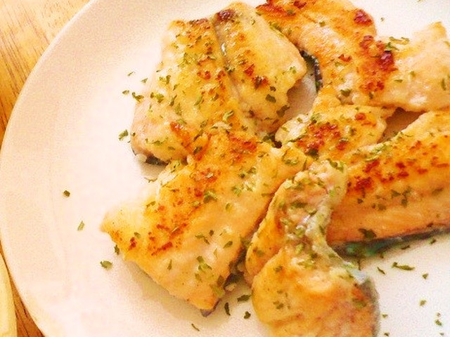 薄力粉バターなし でも美味 鮭のムニエル レシピ 作り方 By ぐるぐるる クックパッド 簡単おいしいみんなのレシピが361万品