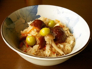 秋は茸ご飯がいいですね！の写真