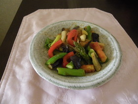 オリーブオイルとコンソメで洋風野菜炒め