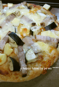 美味しい♡ナスとベーコンとチーズのピザ。