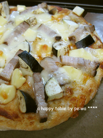 美味しい♡ナスとベーコンとチーズのピザ。の写真