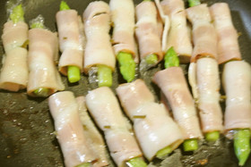 袋オブラートで楽々ベーコンロールアスパラ