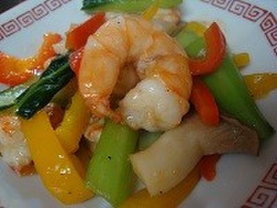 海老とカラフル野菜の中華炒めの写真