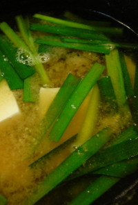 豆腐とニラのみそ汁