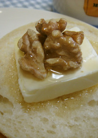 イングリッシュマフィン　くるみチーズ蜂蜜