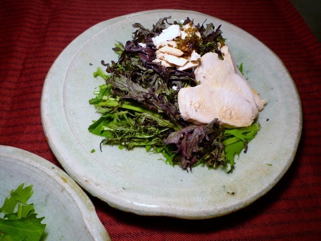 赤からし水菜と蒸し鶏のサラダ　京都カフェの画像