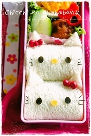 *キャラ弁*キティちゃんサンドイッチ♡の写真