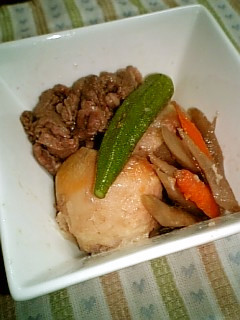 根菜入り里芋と牛肉の煮物オクラ添えの画像
