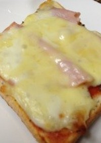 朝でも簡単♪ピザ風ハムチーズトースト☆