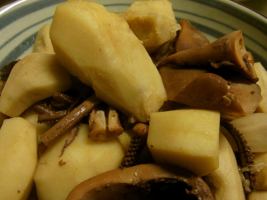 簡単✩里芋とイカの缶詰めの煮物の画像