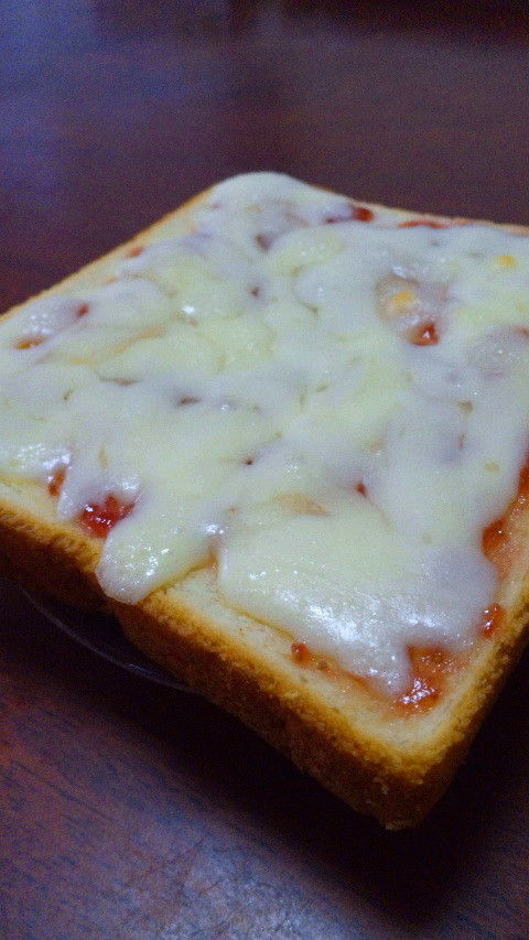 イチゴチーズトーストの画像