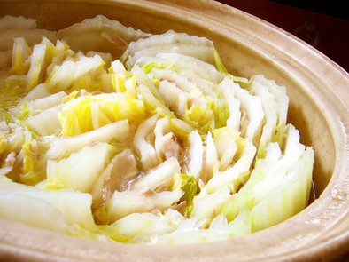 鶏味塩で作る豚バラと白菜のミルフィーユ鍋の写真