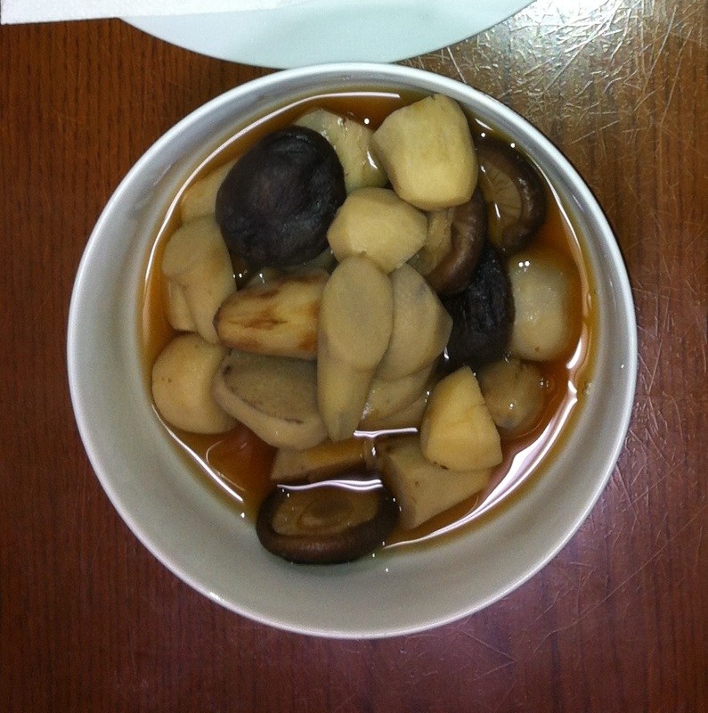 里芋と椎茸の煮物の画像
