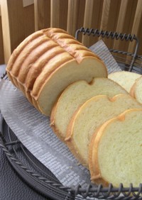 トヨ型でふんわりパン