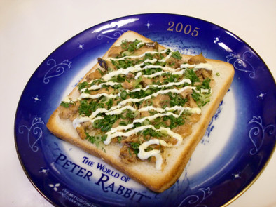 鯖味噌葱マヨトーストの写真