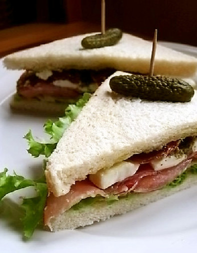 パリのパン屋さん風生ハムのサンドイッチの写真