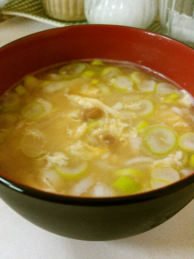 納豆とたまごのお味噌汁の写真