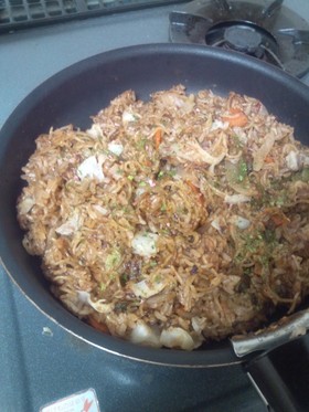 残り物消費!カップ焼きそばでそばめし