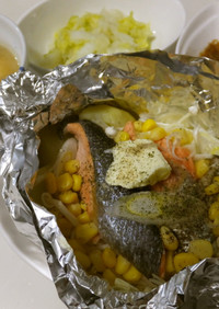 野菜たっぷり！魚焼きグリルで鮭のホイル焼