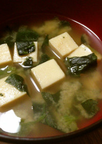 ほうれん草と高野豆腐の味噌汁