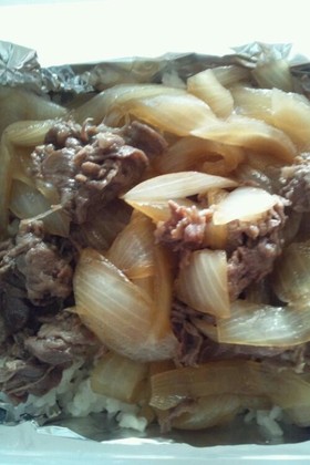 レンジで時短♪めんつゆで簡単な牛丼♪