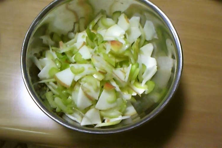 不思議な食感 セロリとりんごのサラダ レシピ 作り方 By 拾い猫リーナ クックパッド 簡単おいしいみんなのレシピが357万品