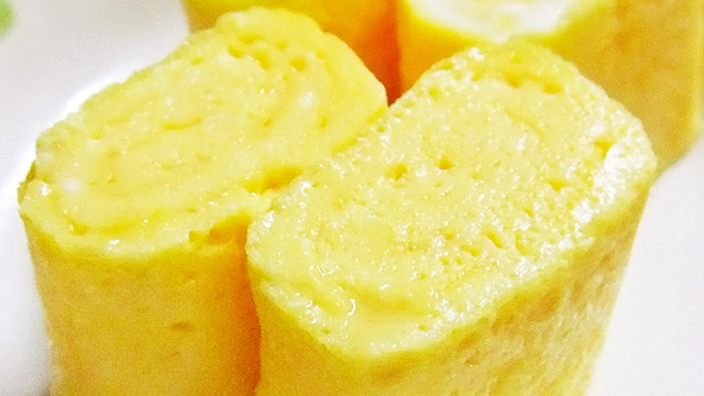 卵１個で しっとりきれいな黄色の卵焼き レシピ 作り方 By ぷらすないん クックパッド