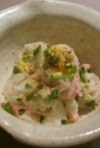 里芋とかまぼこ、練りゴマ味サラダ