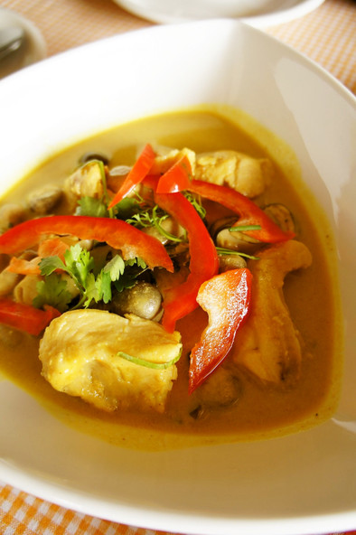 魚と袋茸のカレーミルク煮＠カンボジアの写真