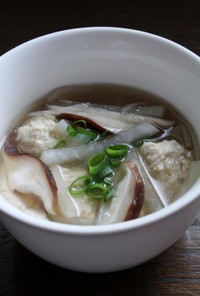 鶏ミンチ豆腐だんごと大根の中国風スープ
