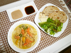 納豆、オクラの黒にんにく入りスープカレー