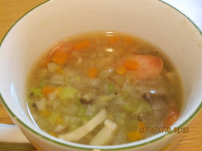 体を温める根菜類の野菜スープの写真