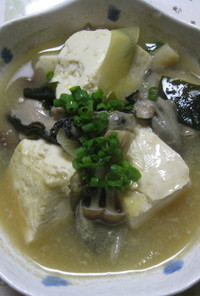 牡蠣と豆腐の味噌汁風鍋