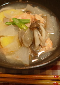 【和薬膳】サケの具だくさんスープ