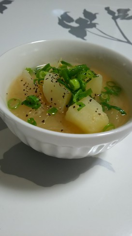 *じゃがいもと玉ねぎの味噌汁*