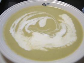 スナップエンドウの冷製スープの画像