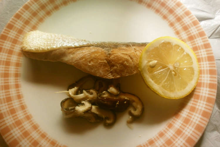 鮭のレモン風味 レシピ 作り方 By 白いぐれーぷ クックパッド 簡単おいしいみんなのレシピが361万品