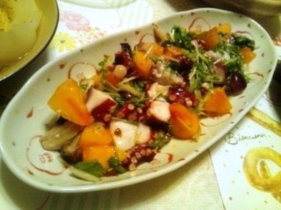柿とタコの塩麹きのこサラダの写真