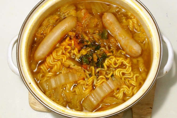 キムチ鍋風のお一人様ラーメン鍋 レシピ 作り方 By さやあ クックパッド