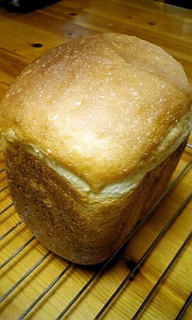 塩麹入り☆ハニーミルク食パンの写真
