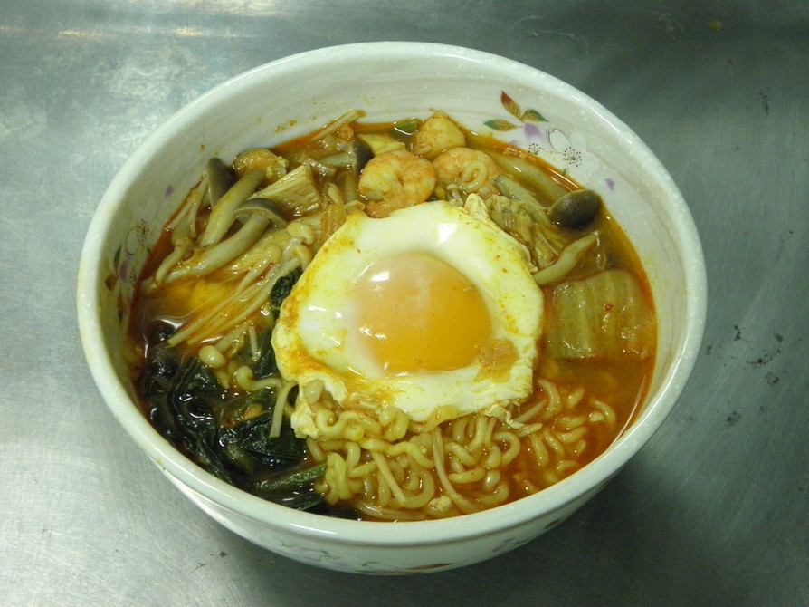 かんたん韓国風 海鮮きのこ鍋の画像