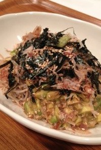 アボカドと納豆のタルタルそば